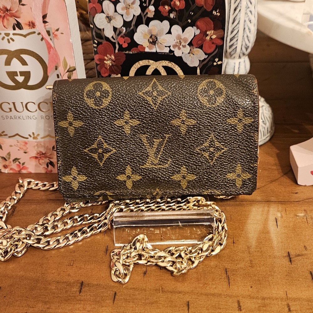 AUTHENTIC LV Bifold Zippy Wallet (WOC)